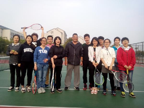 魅力网球 舞动青春——药学院网球培训