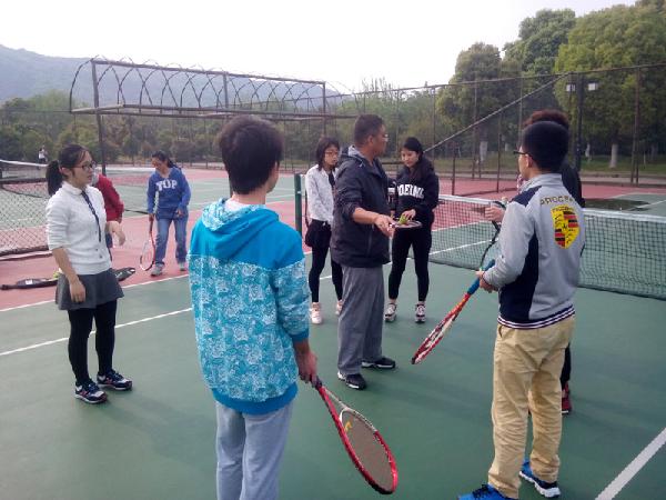 魅力网球 舞动青春——药学院网球培训