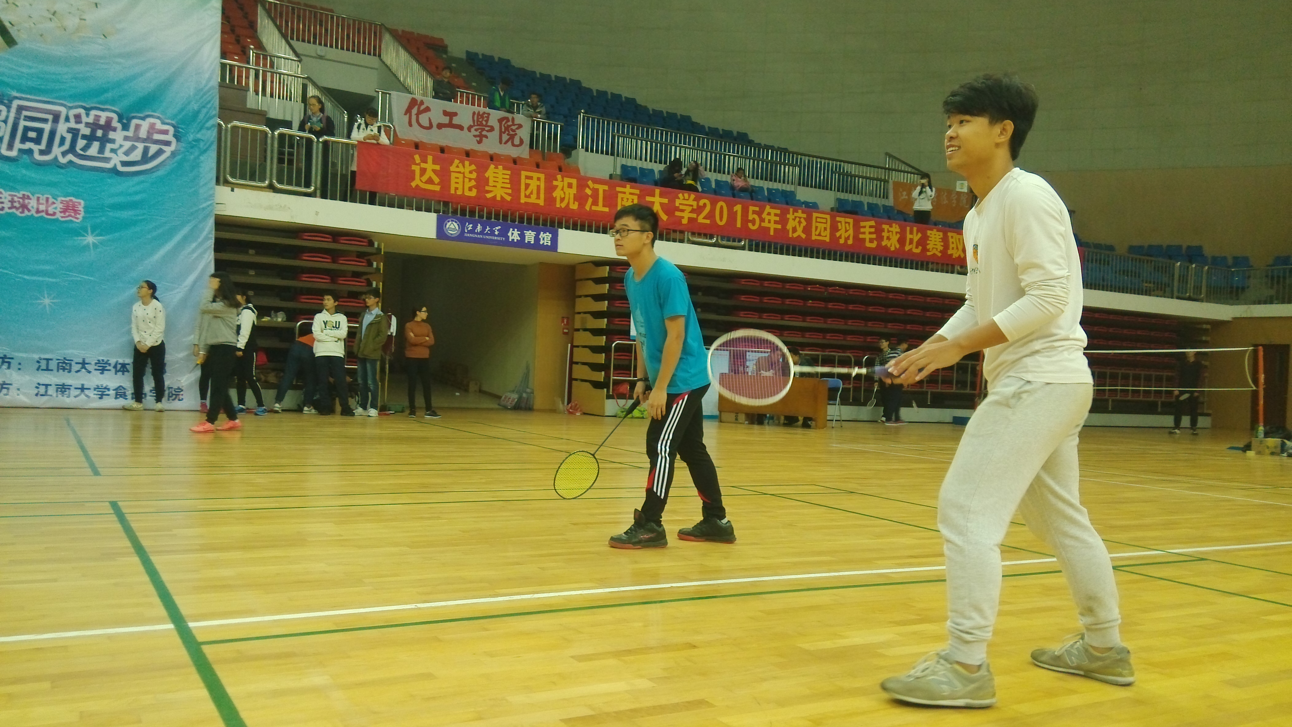 这才是我们的药学院——药学院参加校羽毛球赛