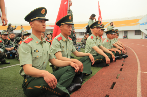 激发爱国热情，践行军队精神——伟德victor19462015年度学生军训动员大会顺利召开