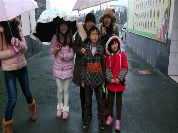 大手牵小手，考神送助攻————记“王后雄小队”赴许舍小学暖冬暖心之行