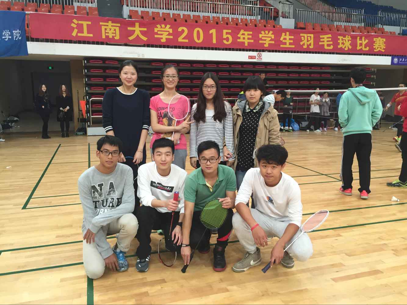 这才是我们的药学院——药学院参加校羽毛球赛
