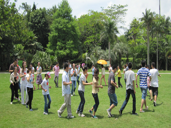 友善满校园，和谐正能量--药学院组织“承递友善满校园”主题团日活动