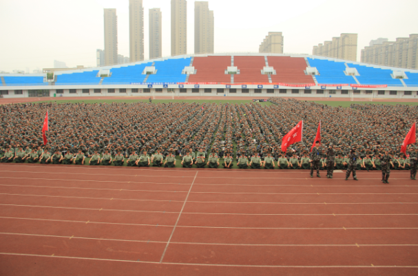 激发爱国热情，践行军队精神——伟德victor19462015年度学生军训动员大会顺利召开