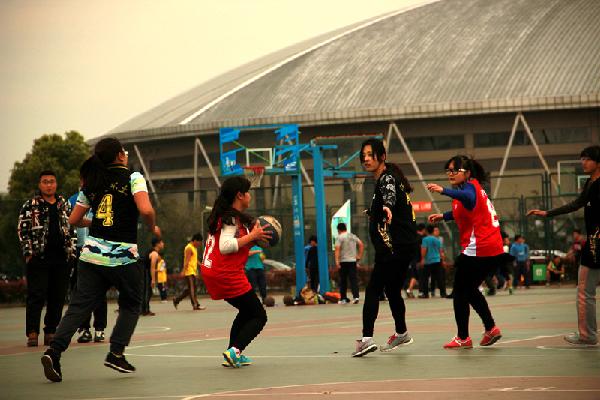 绽放青春，释放活力——药学院校女篮球赛