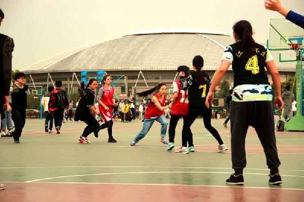 绽放青春，释放活力——药学院校女篮球赛