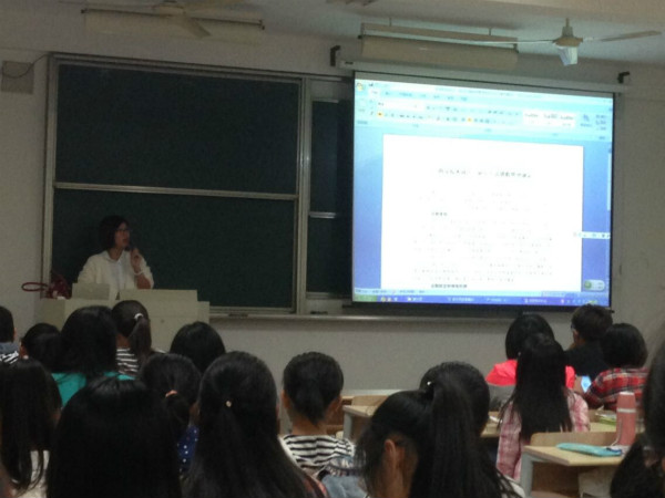 熟读规则  完胜大学——药学院开展《学生手册》集中学习