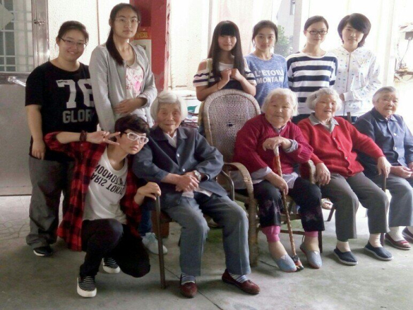 夏日送温暖，真情挽夕阳--“药让夕阳无限好”敬老院关爱行