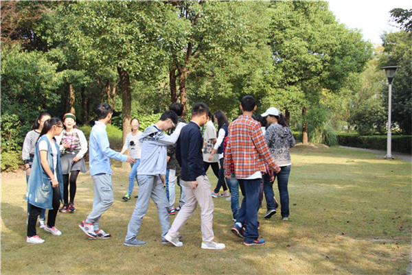 团结合作齐素拓，欢声笑语展风采——药学院志愿者素质拓展活动圆满成功