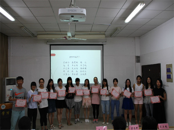 回顾精彩往昔，希冀美好未来——药学院举办第四届学生会第二次全体大会暨换届仪式