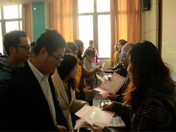 药学院首届“春发”奖助学金颁奖仪式顺利举行