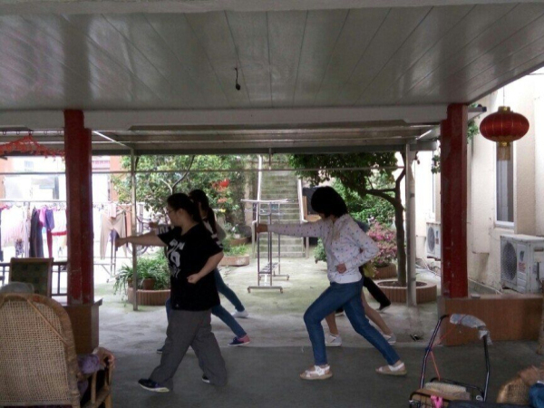 夏日送温暖，真情挽夕阳--“药让夕阳无限好”敬老院关爱行