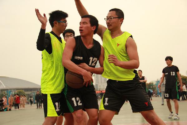 绽放青春，释放活力——记药学院男篮对阵法学院男篮