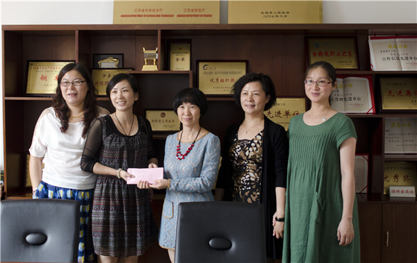 爱心点燃希望，真情传递温暖