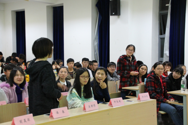 青春分享述风采，和谐交流建未来－－药学院举办新老生交流会