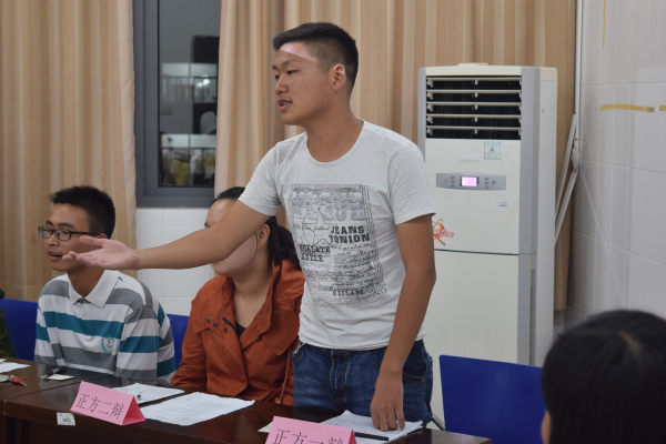 千辩万话，药聚核心——记药学院辩论赛总决赛圆满成功