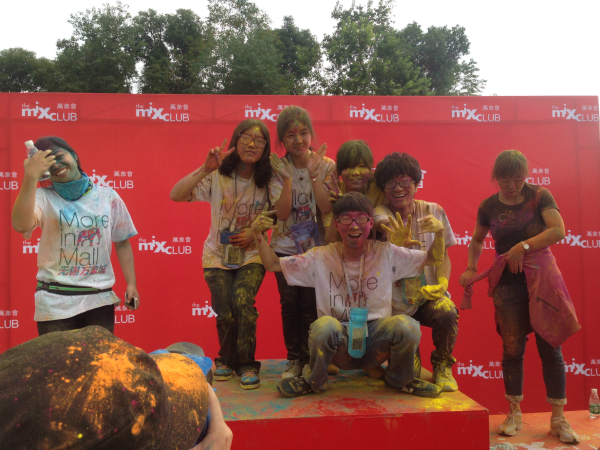 与色彩同行，与快乐同伴——记药院学子参加color run 有感