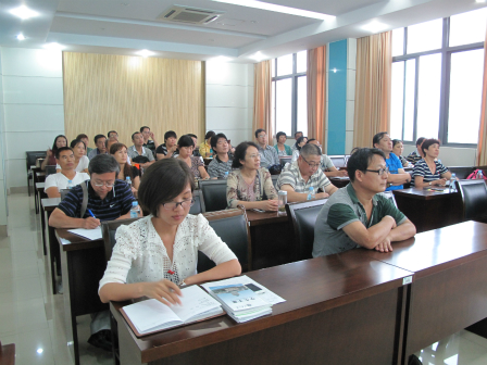 院系与家长沟通的第一步——药学院2014级新生家长会顺利召开