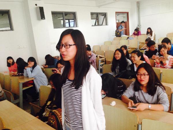 母爱如春 感恩常在——制药13级主题班会