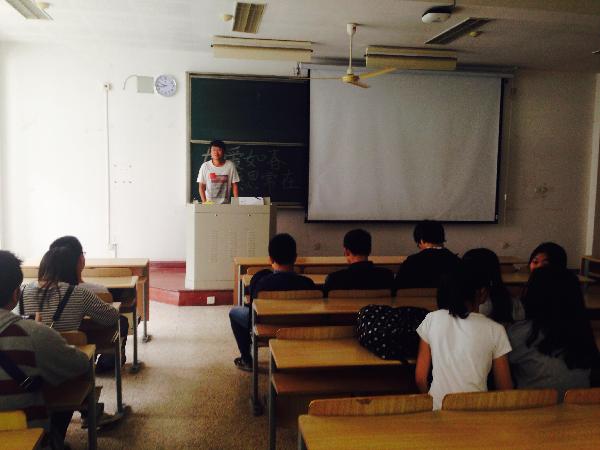 母爱如春 感恩常在——制药13级主题班会