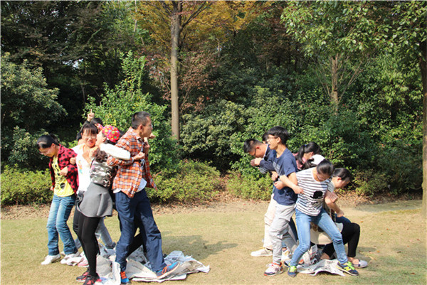 团结合作齐素拓，欢声笑语展风采——药学院志愿者素质拓展活动圆满成功