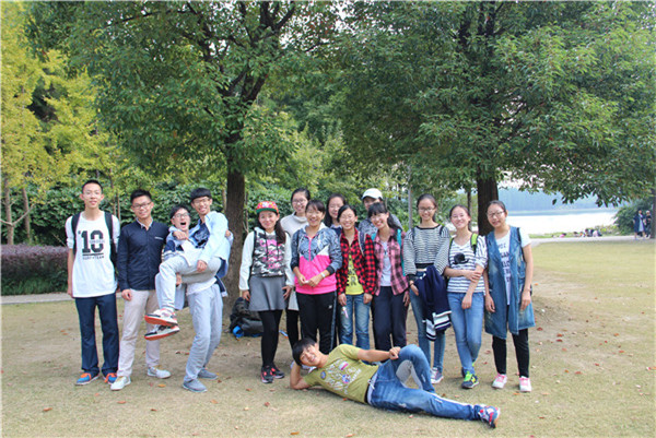 团结合作齐素拓，欢声笑语展风采——药学院志愿者素质拓展活动圆满成功