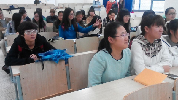 友善满校园，和谐正能量--药学院组织“承递友善满校园”主题团日活动