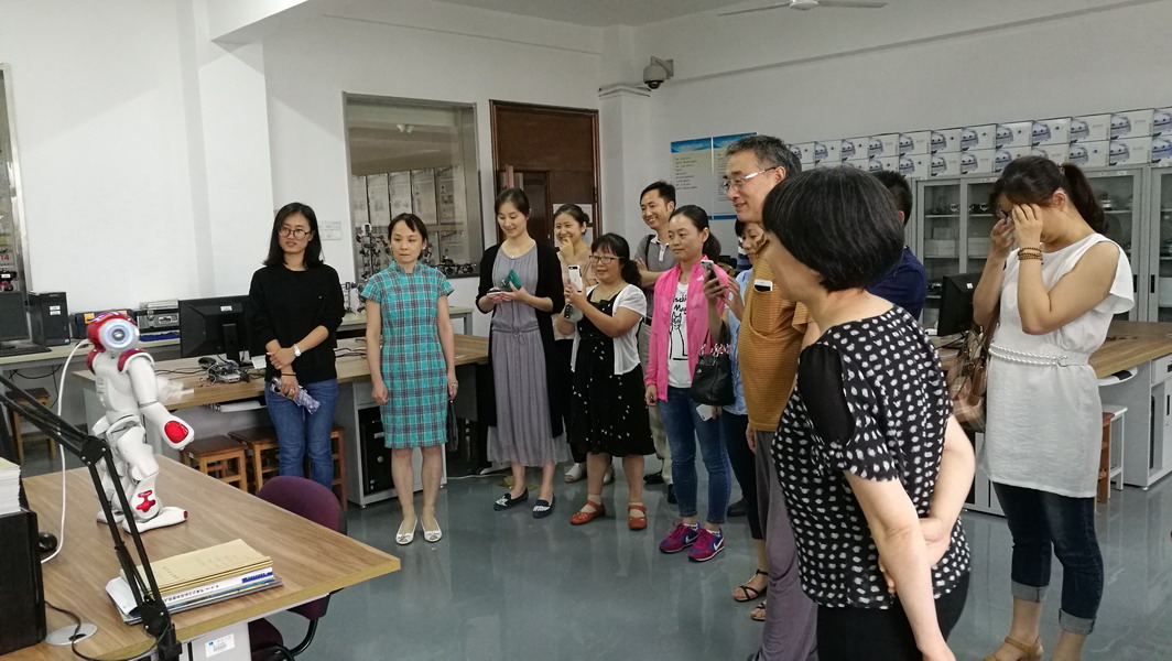 我院开展现代技术与教育教学观摩研讨活动