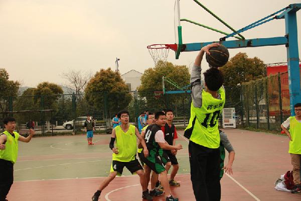 绽放青春，释放活力——记药学院男篮对阵法学院男篮