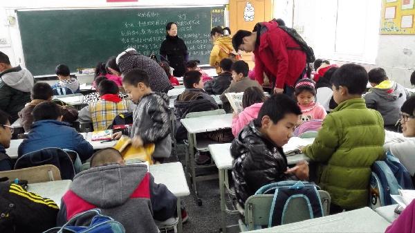 呵护春蕾  青志在路上——药学院青年志愿者赴清和小学开展课业辅导