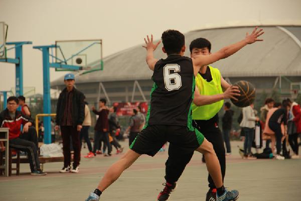 绽放青春，释放活力——记药学院男篮对阵法学院男篮