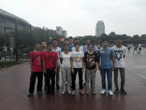 挥洒汗水，跃动青春