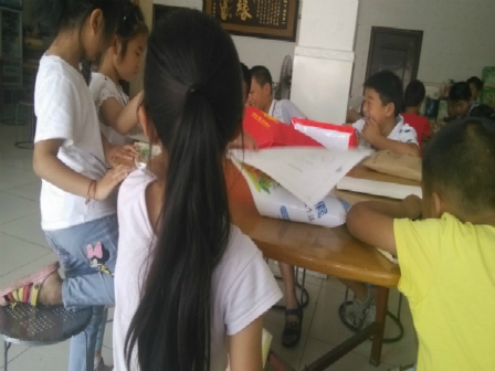 爱让他们不再孤单—“203小分队”进行义务暑期培训活动