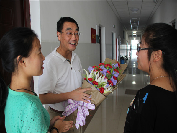 饮其流者怀其源，学其成时念吾师——记教师节送祝福活动圆满成功