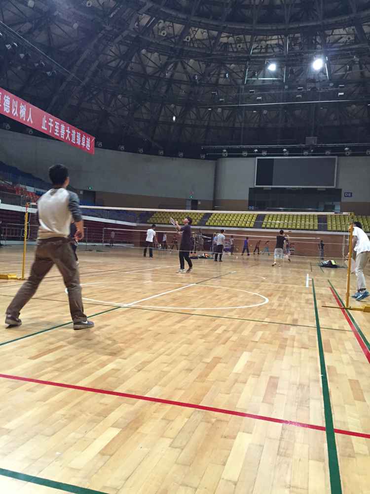 挥洒青春激情，感受竞技魅力——记药学院第一届羽毛球赛圆满完成