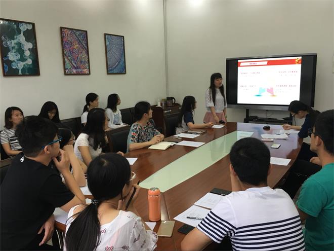 药学院召开“两学一做”专题学习会暨学生党支部“优秀共产党员”、“先进党支部”评比推荐答辩会