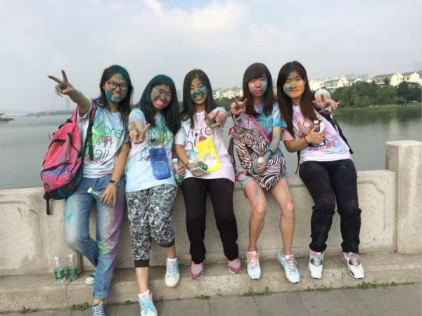 与色彩同行，与快乐同伴——记药院学子参加color run 有感