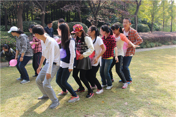 团结合作齐素拓，欢声笑语展风采——药学院志愿者素质拓展活动圆满成功