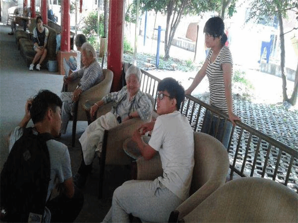 访老兵溯革命渊源，道历史触先辈英魂