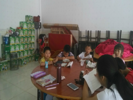 爱让他们不再孤单—“203小分队”进行义务暑期培训活动