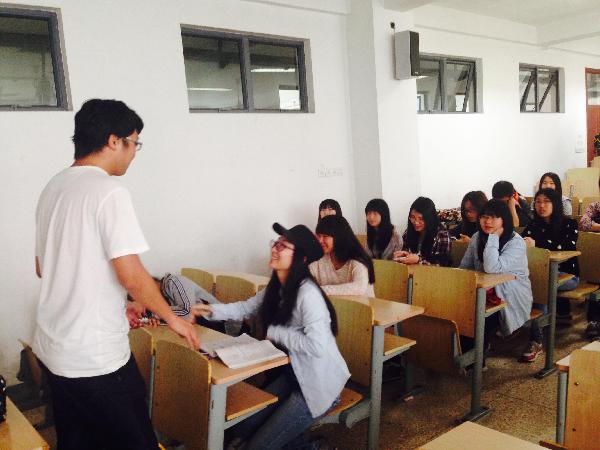 母爱如春 感恩常在——制药13级主题班会