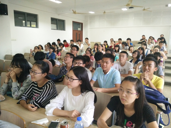  规人生旅程，品炫彩青春——记药学院“我的青春我做主”主题讲座