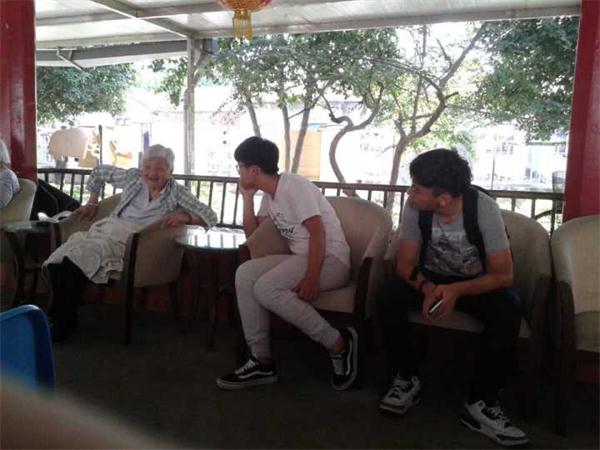 访老兵溯革命渊源，道历史触先辈英魂